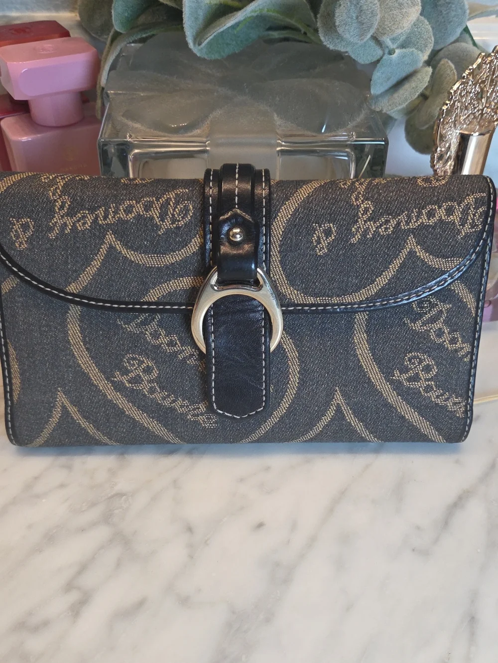 EUC Dooney & Bourke Script Monogram Dark Brown & Tan LeatherCanvas Wallet Clutch